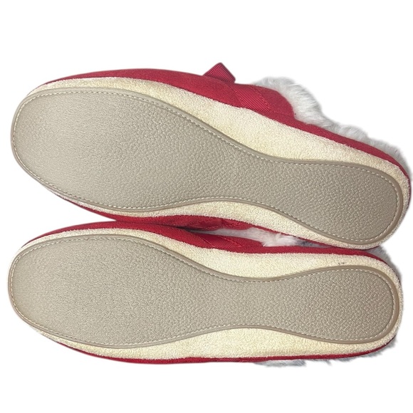 NWOB CLARKS Red Velvet Fluffy Slippers Women's Size 10 - Picture 9 of 9